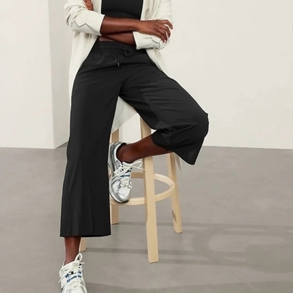 Athleta Avenue Black Wide Leg Crop Pull-on Active Travel Pants Womens Size 16 - Picture 3 of 14